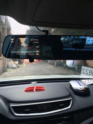 行车记录仪左下角闪（行车记录仪右下角一直闪）